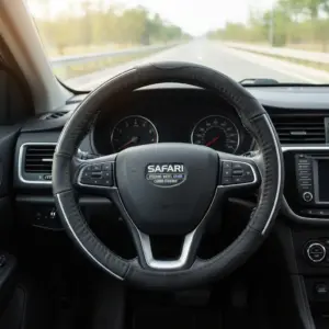 CUBRE VOLANTE CUERO NEGRO BÁSICO DETALLE SILVER 3 LÍNEAS SILVER - SFT-18013BK