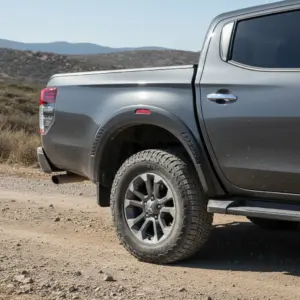 FENDER SLIM REFLECTIVO MITSUBISHI TRITÓN L200 5TA GENERACIÓN FL 2020-ON - E587274BK