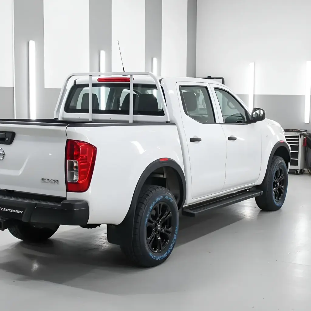 FENDER SLIM REFLECTIVO NISSAN FRONTIER/NAVARA NP300 3RA GENERACIÓN 2016-20 – E587269BK