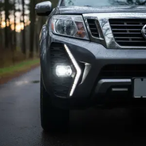 SET DE NEBLINEROS LED PARA NISSAN FRONTIER/NAVARA NP300 3RA GENERACIÓN FL 2021 A MAS - NS2822L