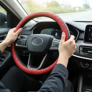 CUBRE VOLANTE CUERO GEN BK/ONDAS RD Y BRILLANTES VENTILADO  -  SFT-18022RD