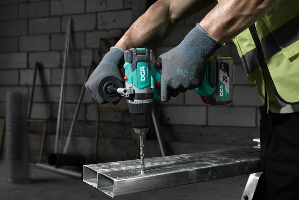 TALADRO PERCUTOR 120NM BRUSHLESS 20V 13MM 24+2 B:4.0AHX2 MALETIN DCA- ADJZ03-13EM