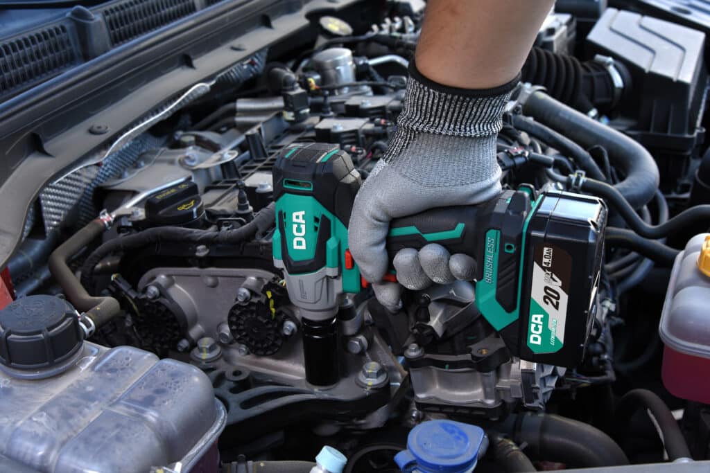 LLAVE DE IMPACTO 320NM 1/2″ BRUSHLESS 20V 4.0AHX2 MALETIN DCA- ADPB02-18MEM