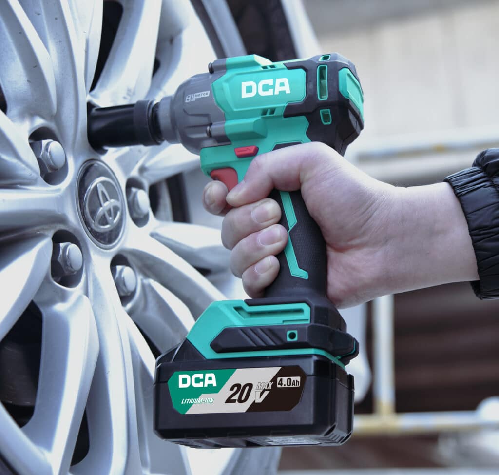 LLAVE DE IMPACTO 488NM 1/2″ 20V BRUSHLESS 4.0AHX2 MALETIN DCA- ADPB488EM