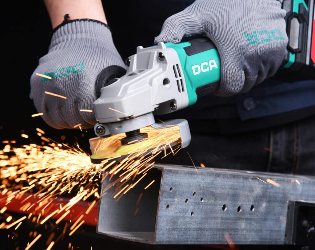 AMOLADORA 4.5″ BRUSHLESS 20V 8500RPM 115MM  M14 4.0AHX2 MALETIN – ADSM03-115EM