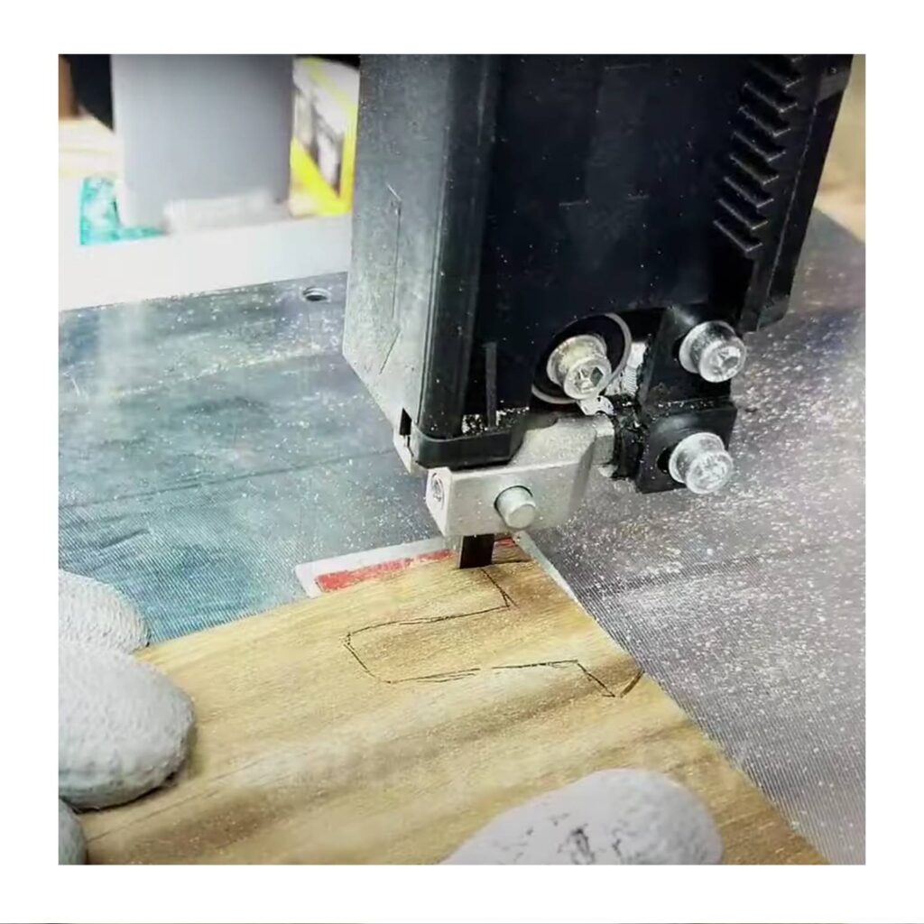 SIERRA CINTA 220V 350W CORTE MAX: 80X230MM. MESA 30X30CM. HOJA DE 6TP – TS730301-5