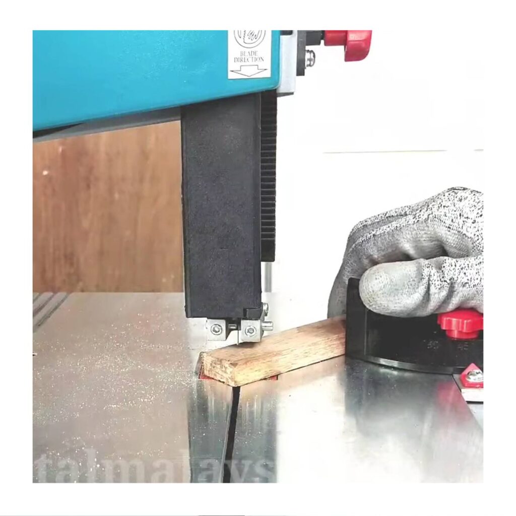 SIERRA CINTA 220V 350W CORTE MAX: 80X230MM. MESA 30X30CM. HOJA DE 6TP – TS730301-5