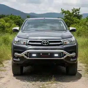 DEFENSA S1 CROMADO LEDX2 PARA HILUX REVO 8VA GENERACION 2016 EN ADELANTE - S2-FB10L-S56