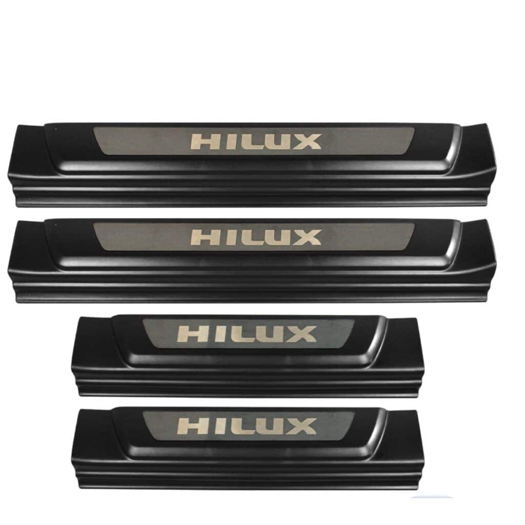 CUBIERTA DE UMBRAL DE PUERTA HILUX 16-2023 – E55025