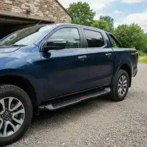 ESTRIBO PARA MAZDA BT-50 2021 EN ADELANTE - S1-SS04B-S69